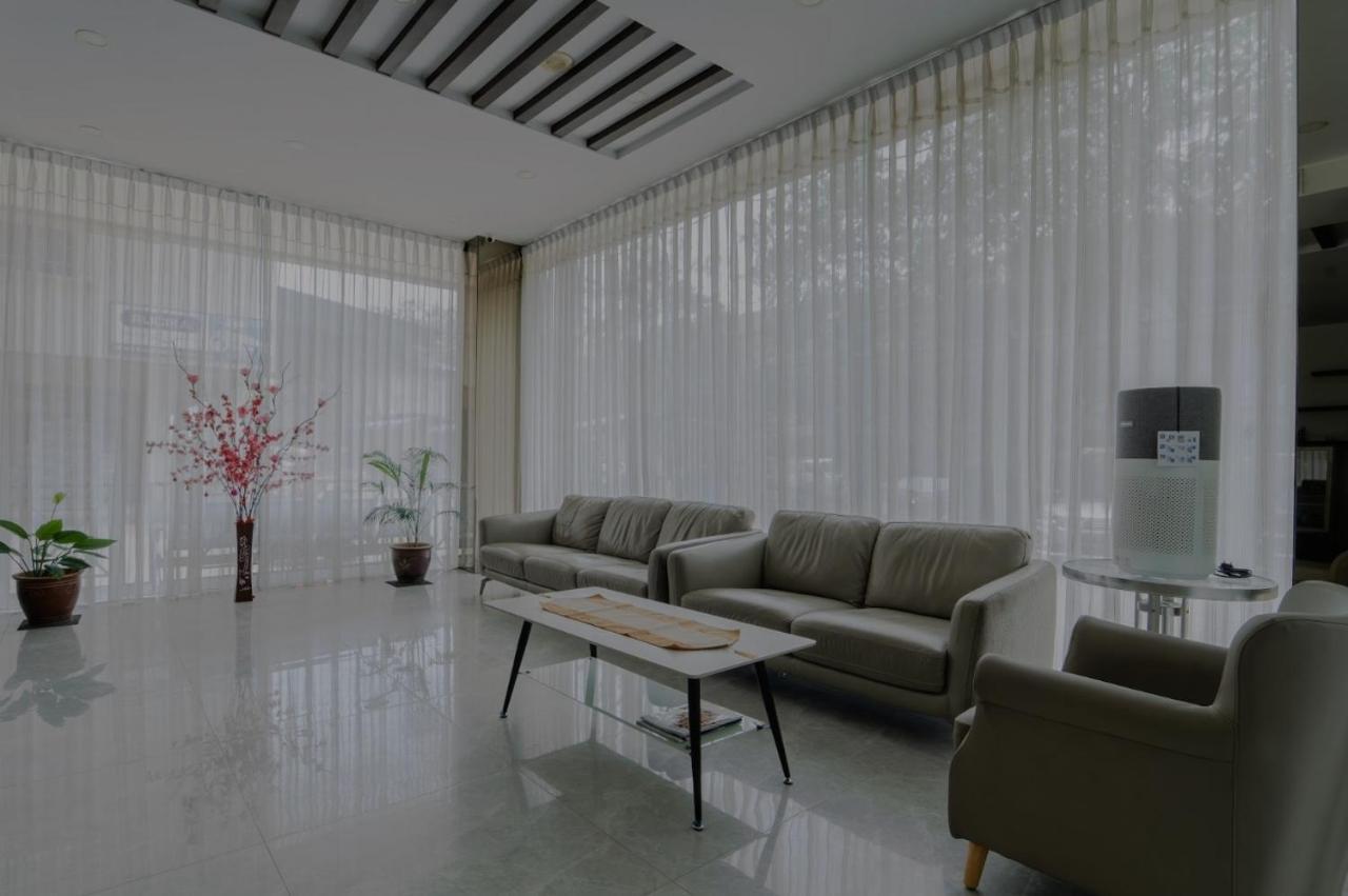 Osaka Hotel Batam Nagoya Bagian luar foto